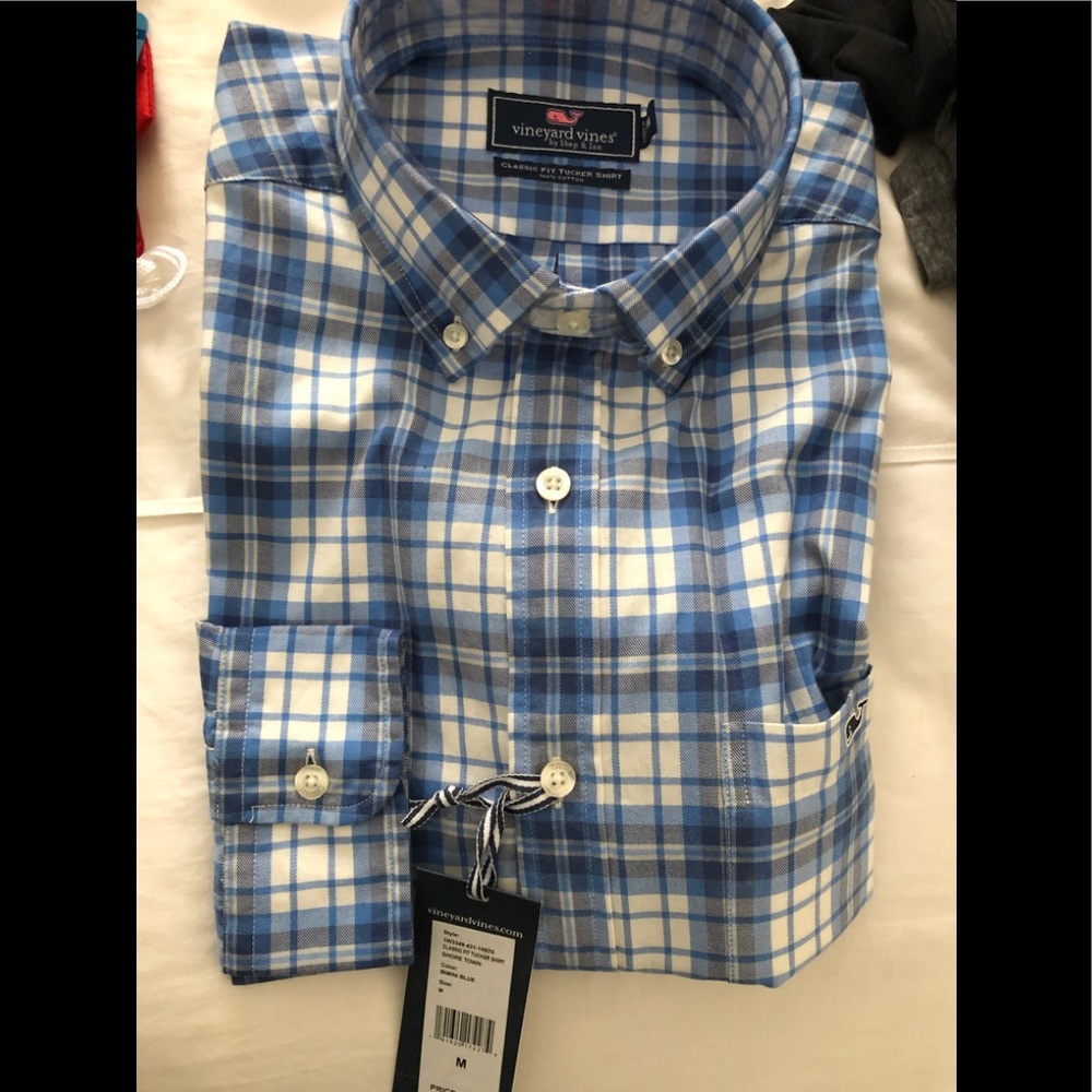 Men’s medium plaid vineyard vines shirt